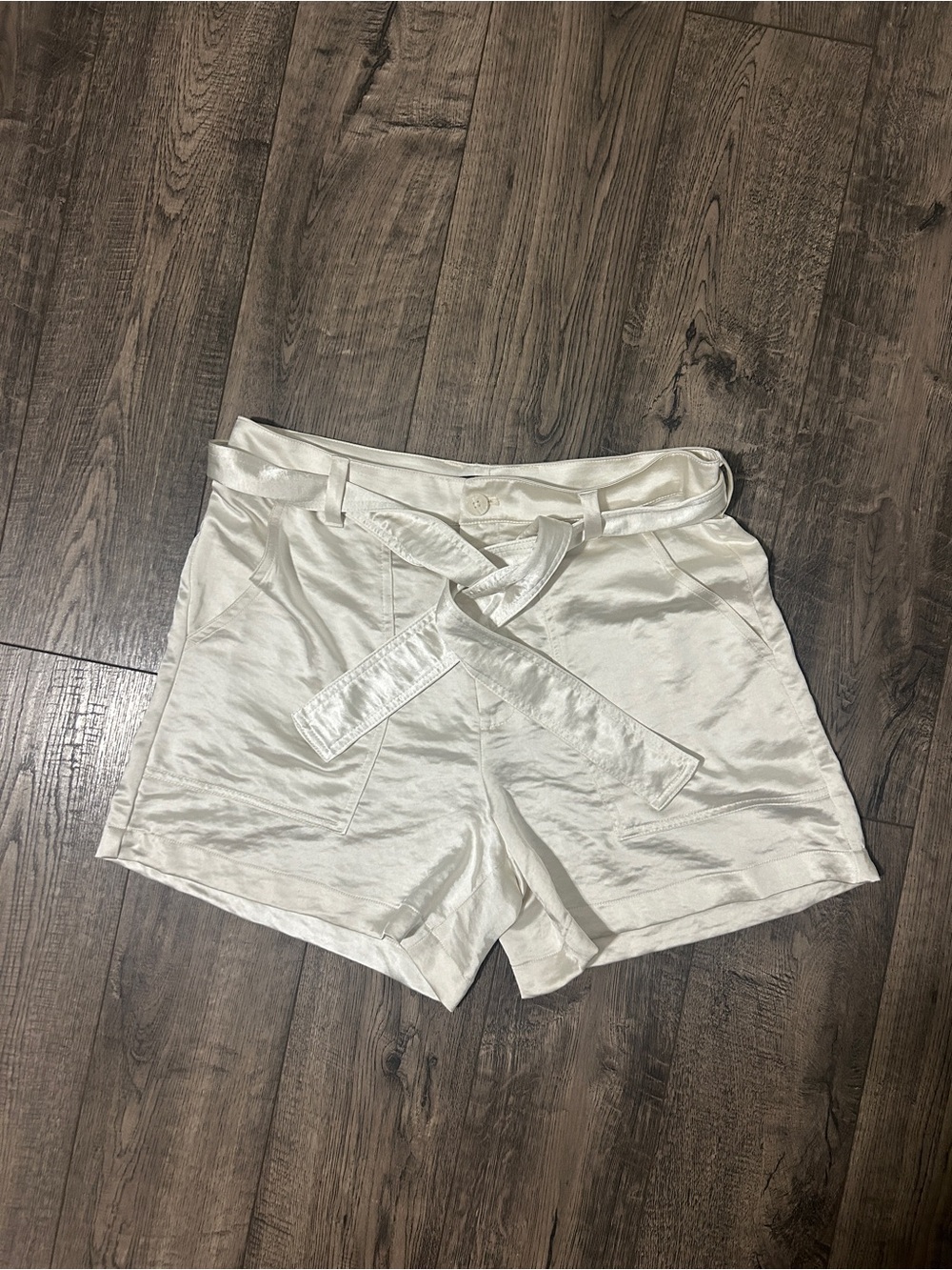 Women's Shiny White Tie-Waist Satin Shorts Size 8 Banana Republic Bride